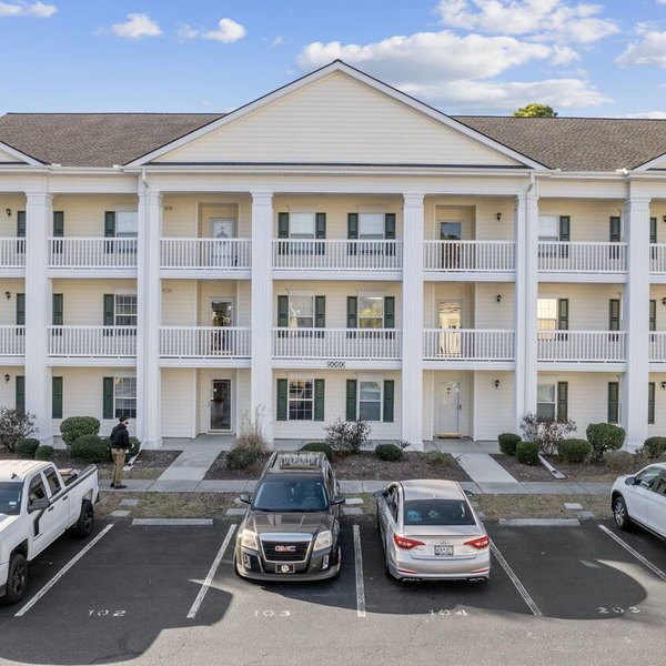 Charming 3 BR Condo Close to Coastal University!