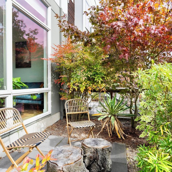 Charming 3B Ballard townhome w/Workspace & AC, Walkable to everything!