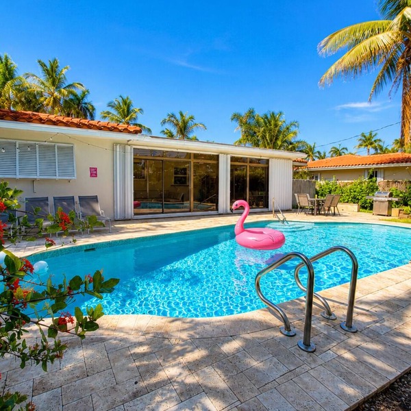 ★CHARMING 3BDR VILLA W/PRIVATE POOL & SPACIOUS BACKYARD - 20 min to MAJOR INTERNATIONAL SPORTING EVENT!