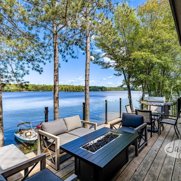 Charming 3bed, 4bath cottage on Butterfly Lake in the heart of Muskoka!