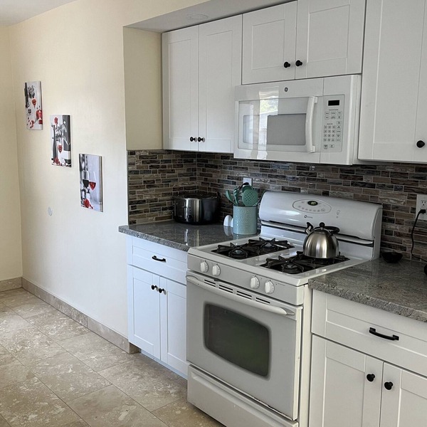 Charming 3BR/2bth/DEN *Near LAX, SoFi, BEACHES, & all Southern CA has to offer!!