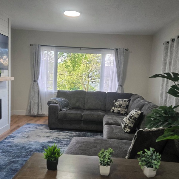Charming 3BR Downtown Corning Home – Walk to Dinning, Museums & Market Street!
