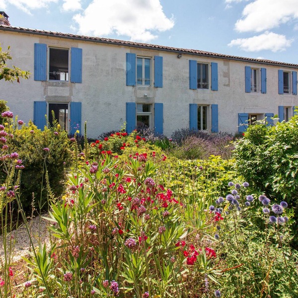Charming 4 bed country house with saltwater pool