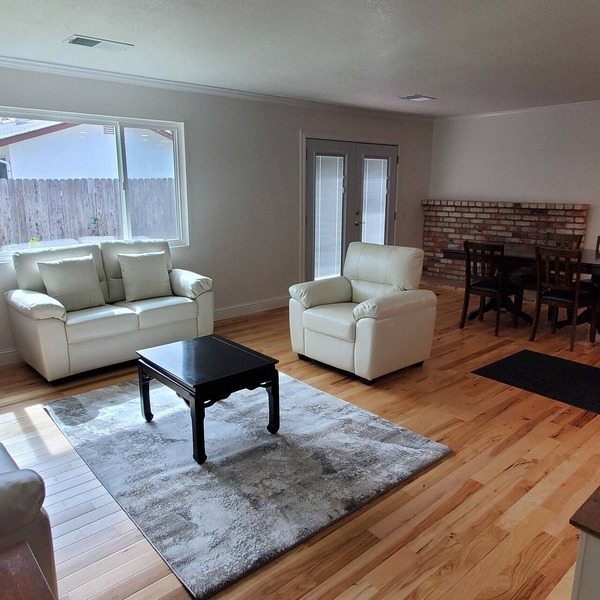Charming 4-bedroom Fully Furnished House in Davis with AC