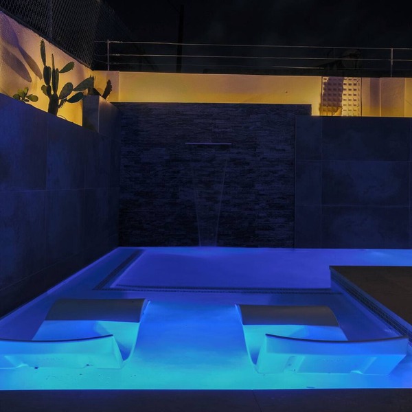 Charming 4-bedroom house w private pool, 7min from airport, close to restaurants