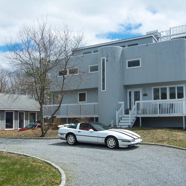 Charming 5-bedroom house in Southampton, Heated pool and hot tub, outdoor bar