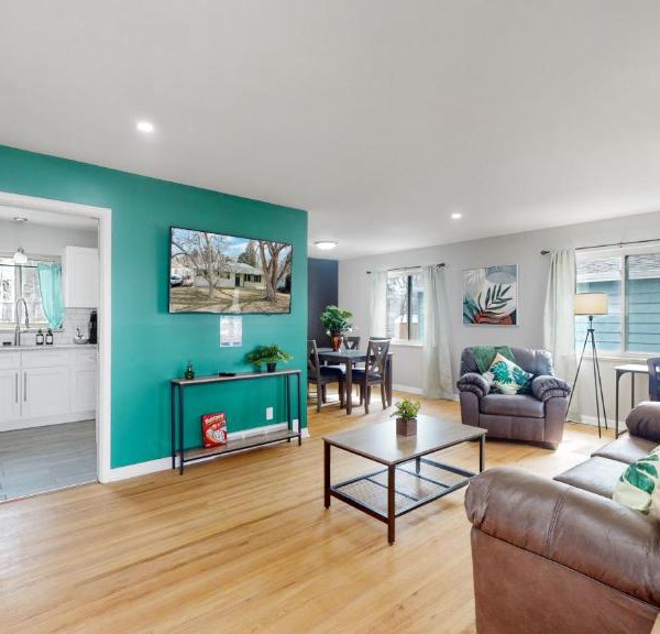 Charming 5 King Spacious House