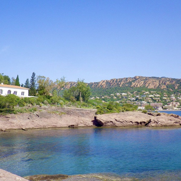 Charming 50s waterfront villa exclusive sea access terrace garden
