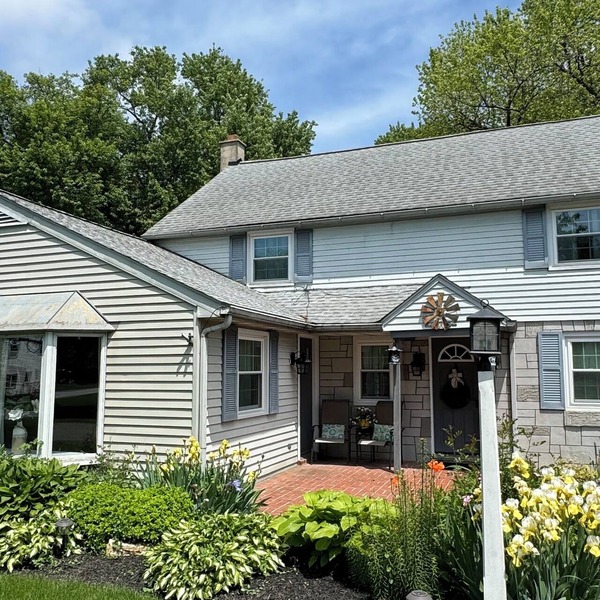 Charming Amish countryside farmhouse