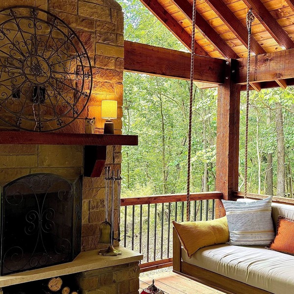 Charming and Cozy Cabin on a Mountainside Outside Eureka Springs