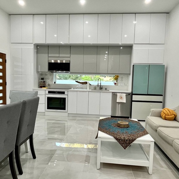 Charming and modern 2-bedroom house with AC, WiFi in serene Glendale, Sleeps 5