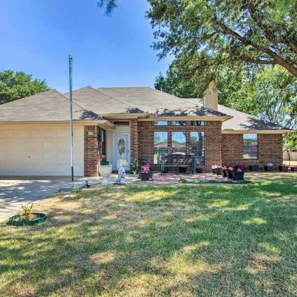 Charming and Quiet Denton Home, Near UNT and TWU!