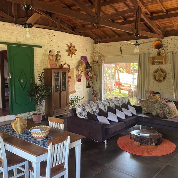 Charming and rustic house with a heated pool and hot tub!
