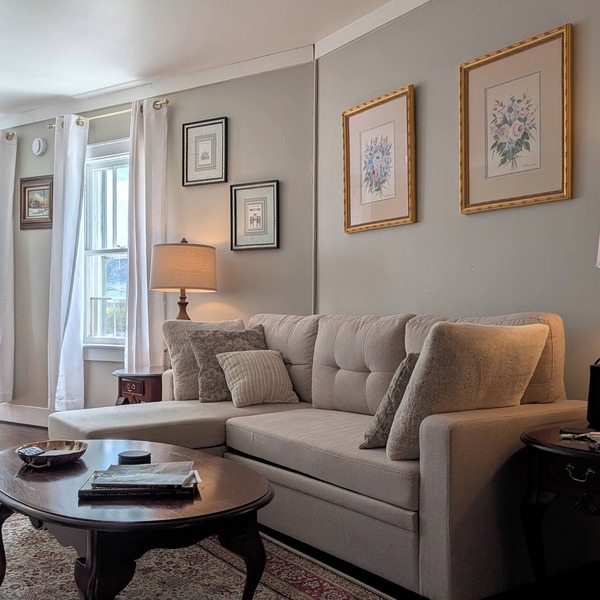 Charming Apartment Downtown Cobleskill AC - Coffee Station - Good Night's Sleep