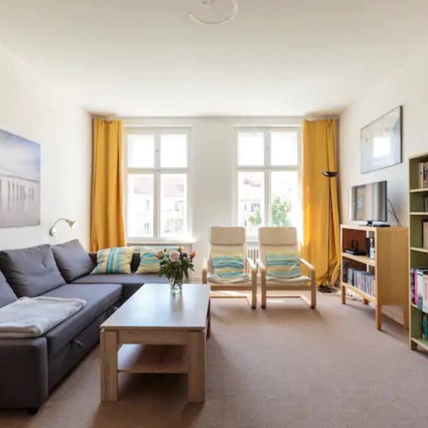 Charming apartment in an old, fully renovated building in central Berlin