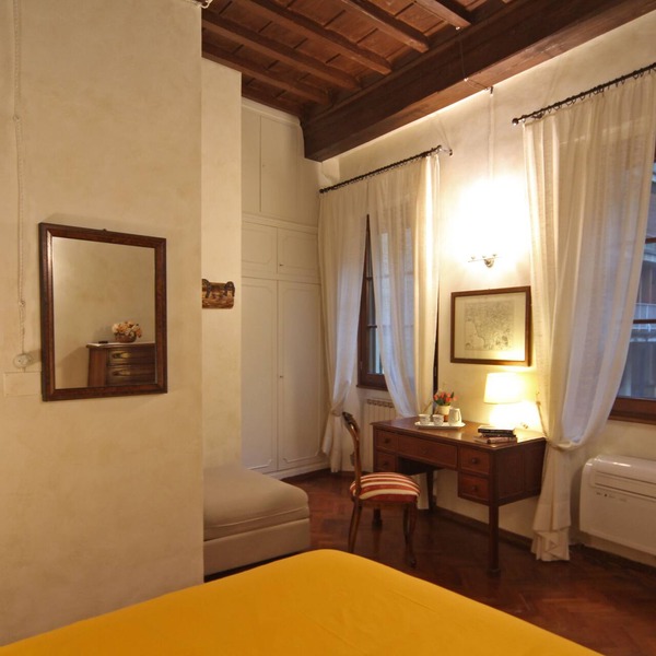 Charming apartment near Ponte Vecchio Free Wi-fi, Aircond.