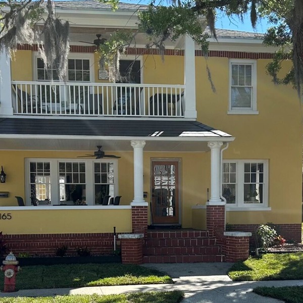 Charming apartment with pool, free parking, walk to everything downtown.
