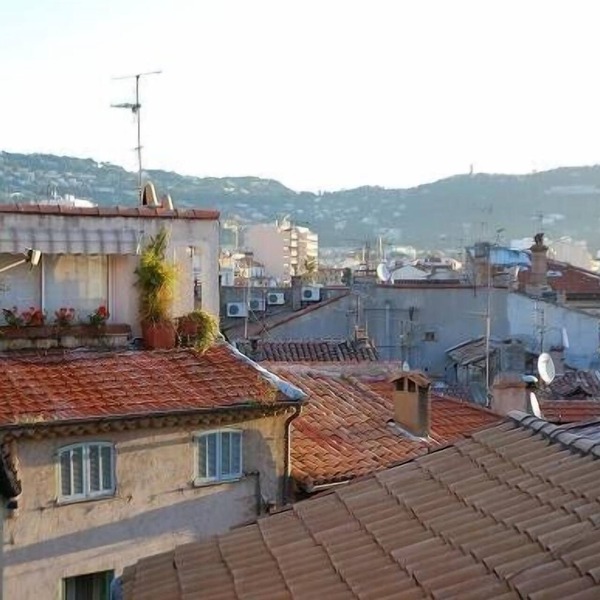 Charming apartment with lovely view and balcony in Le Suquet