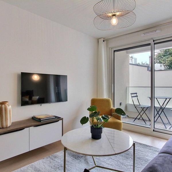Charming apt with balcony near Champs de Mars, AC, elevator, insurance incl.