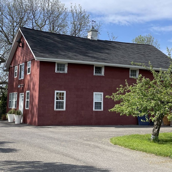Charming Barn Studio - Sleeps 4