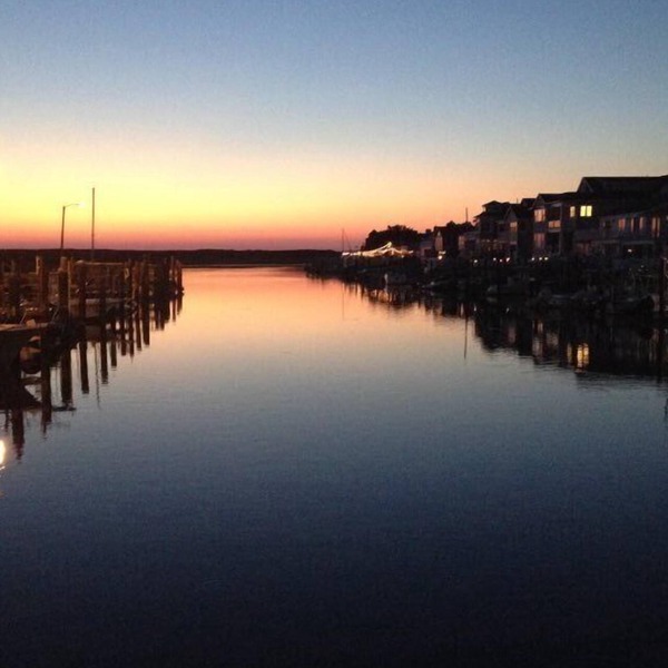"Charming Bayfront Cottage Sleeps 6, Pet-Friendly, Breathtaking Views!"