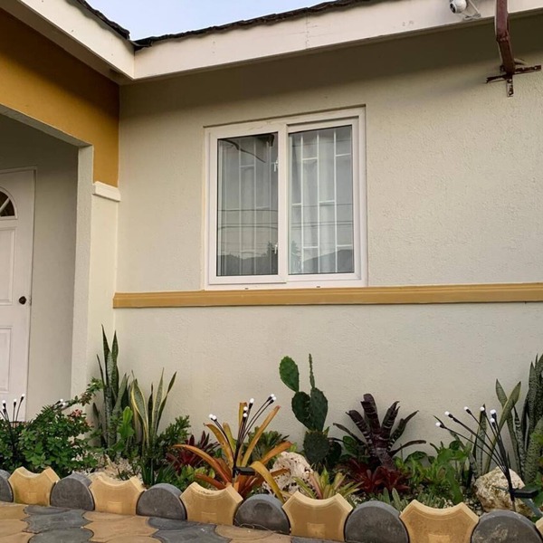 Charming bed & breakfast in lovely St. Elizabeth Parish with AC