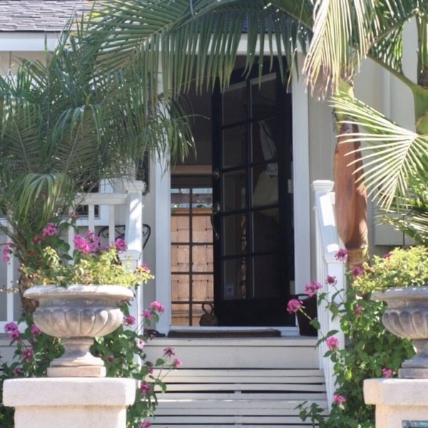 Charming Beach Bungalow in South Laguna Beach Village. Private Property Parking,