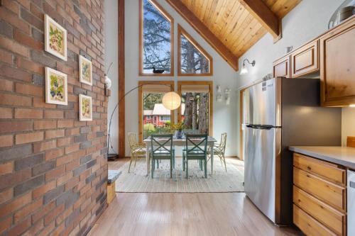 Charming Beach Cabin Close Beach Access