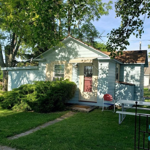 Charming Beach Cottage Along Lake Erie near Cleveland, Ohio