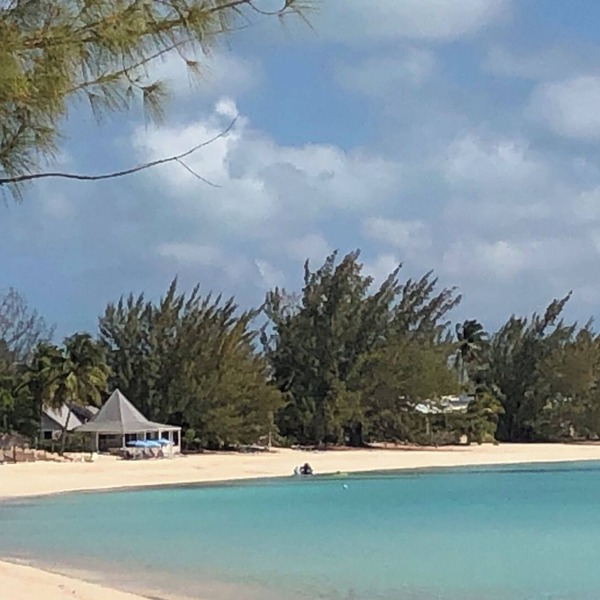 Charming Beachfront Cottage on Best Cat Island Beach!