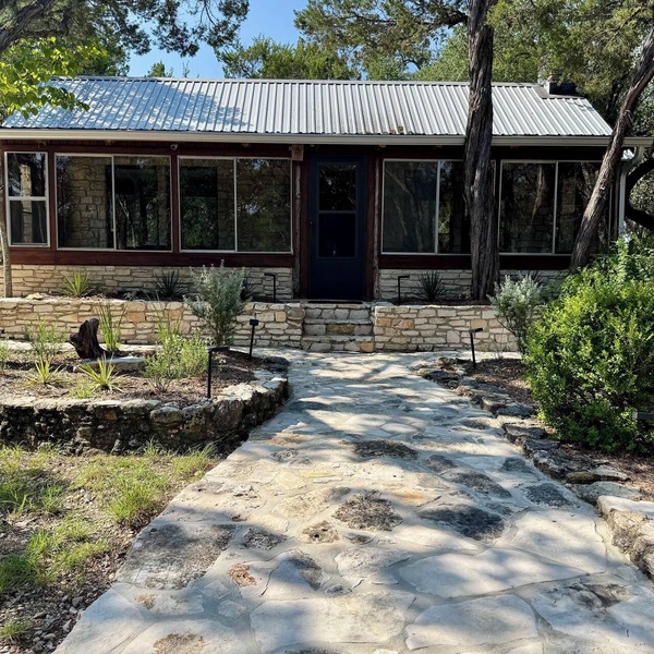 Charming Blanco Riverfont Cottage