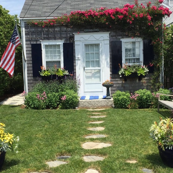 Charming Brant Point Rose Covered Cottage - with Smart TVs, Free WIFI and AC