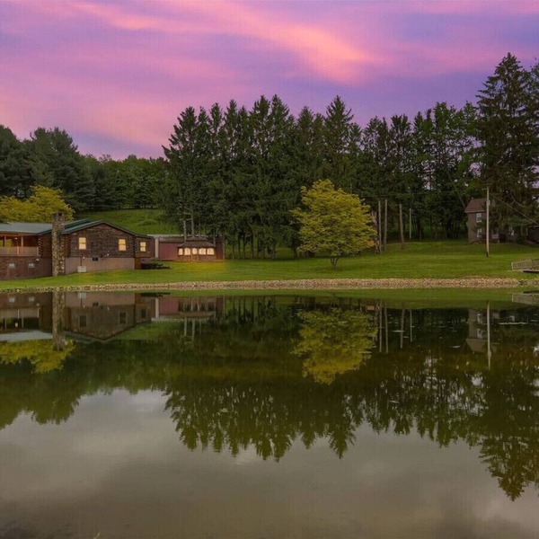 Charming Cabin w/Hot Tub, Pool Table, and Fishing