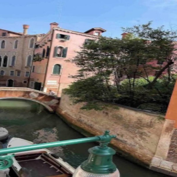 Charming Canal View Apartment in Historic Venetian Palace