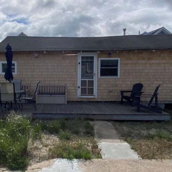Charming Cape Cod Cottage. Pet friendly!