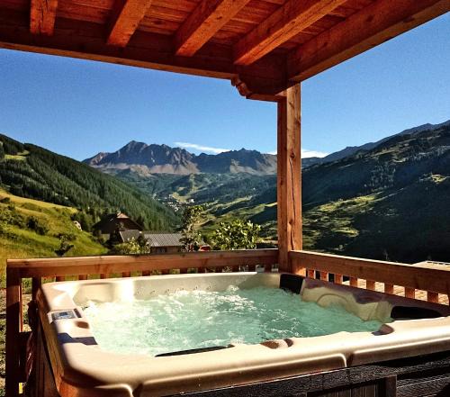 Charming Chalet w/Mountain & Slope Views, Jacuzzi
