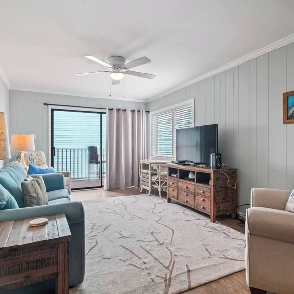 Charming Cherry Grove 2BR w/Relaxing Pool & Stunning ocean view