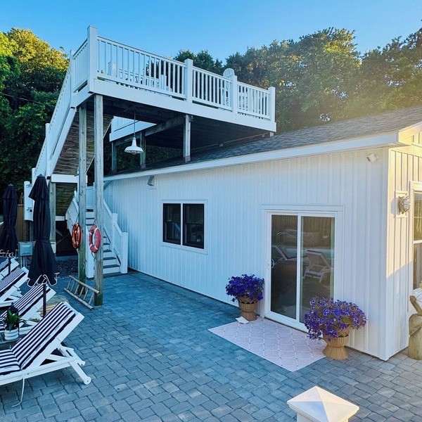 Charming Coastal 1 bedroom Cottage with Pool, Hottub, and Steps to the Beach