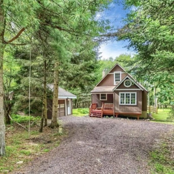 Charming Colville Cottage with King Bed/Deck/Pet Friendly!