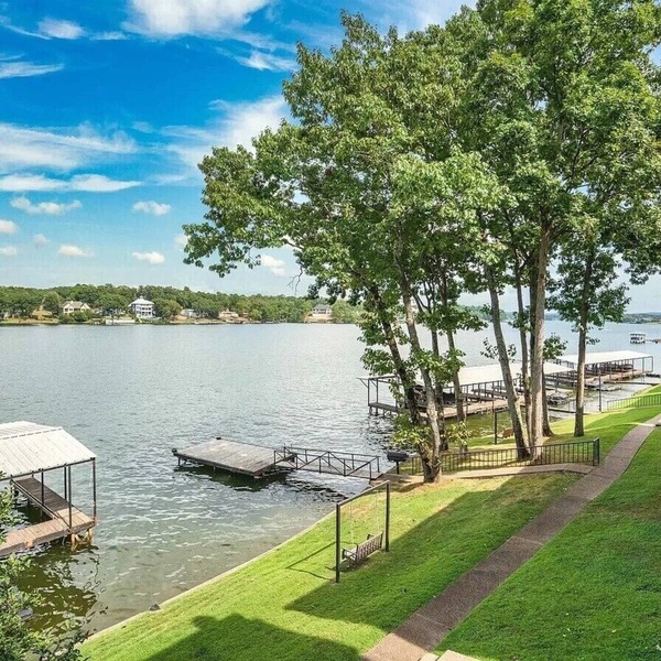 Charming condo with beautiful lake views