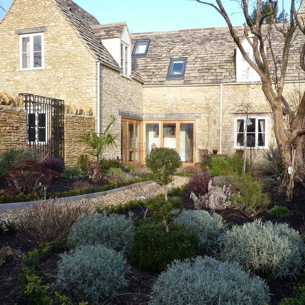 Charming Cotswold Stone Cottage with 3 Large En-Suite Bedrooms and Pretty Garden