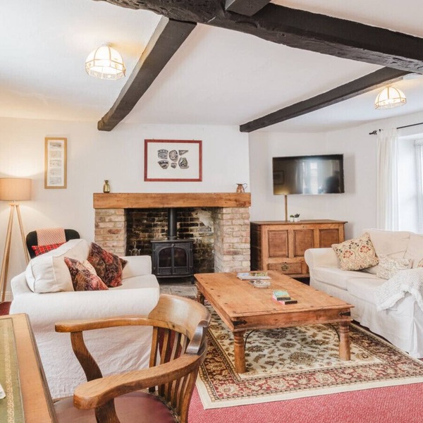 Charming Cotswolds Retreat in the Heart of Dursley