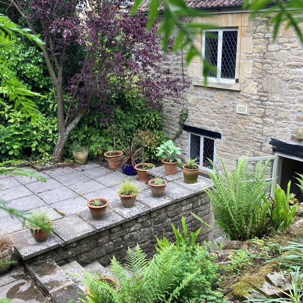Charming cottage 2 miles from Bath City Centre