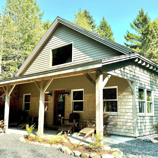 Charming Cottage at Pretty Pond