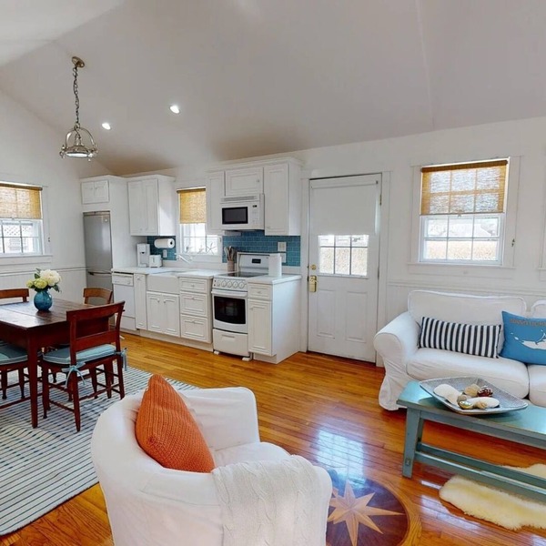 Charming cottage, close to lower Main Street.