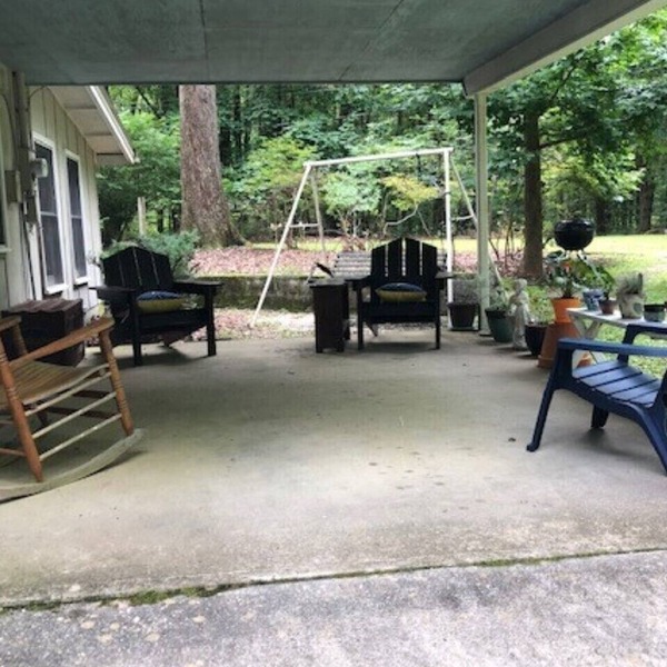 Charming cottage in wooded location