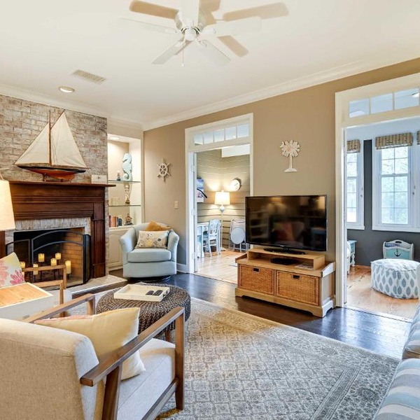 Charming Cottage Near Golf Courses & Marsh Walk!