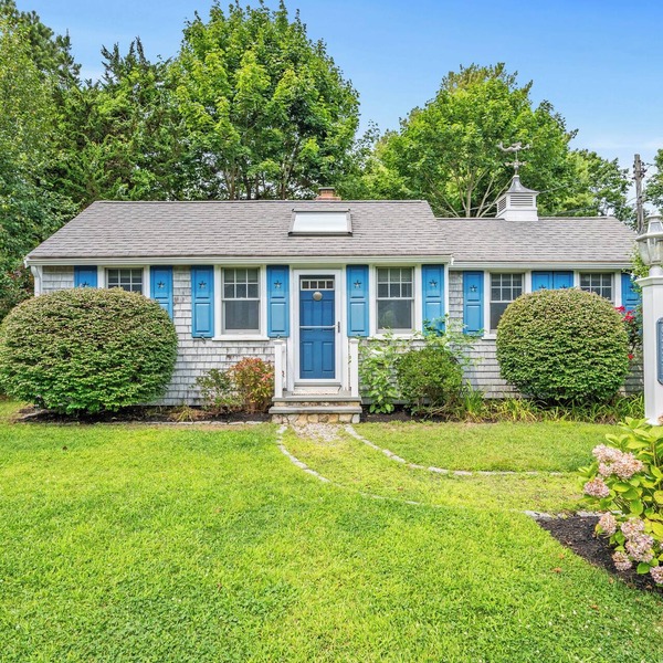 Charming cottage near Osterville Village and Dowses beach RPMS094