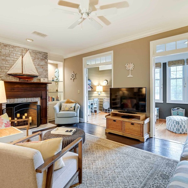 Charming Cottage Near Golf Courses & Marsh Walk!