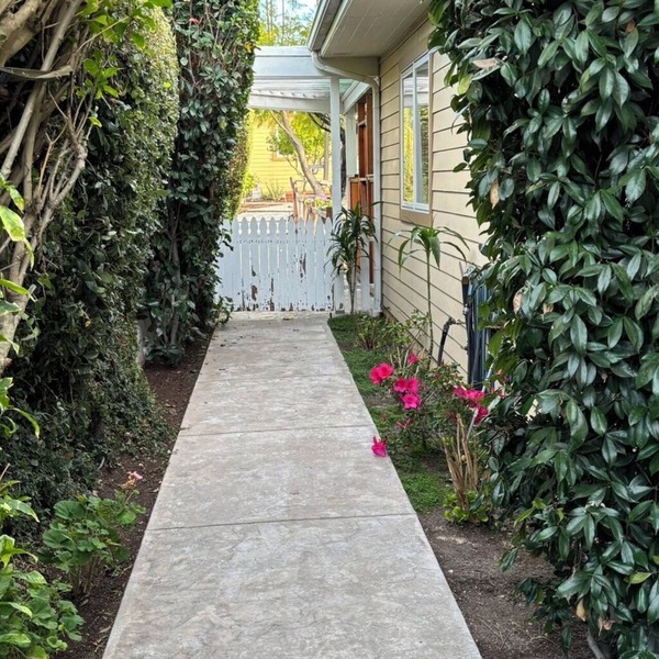 Charming cottage in Thousand Oaks with WiFi and AC
